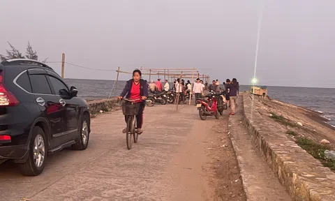 Hải Hậu, Nam Định: Nam sinh tắm biển bị sóng cuốn trôi mất tích