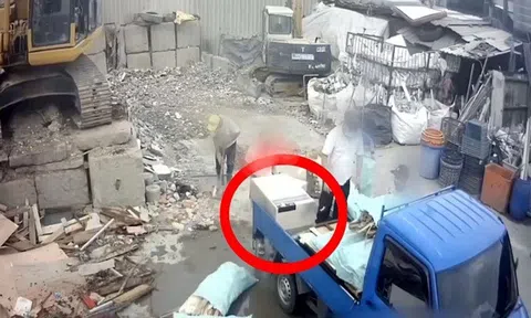 Thấy chiếc máy lọc không khí bị kẹt, nhân viên tái chế rác bàng hoàng khi tháo ra kiểm tra