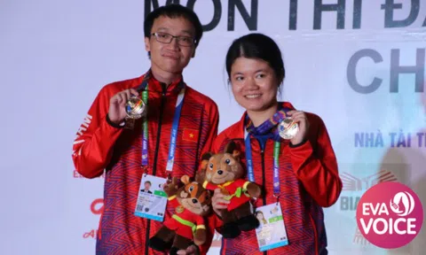 Ấn tượng cặp vợ chồng kì thủ Việt nắm tay nhau giành HCV SEA Games 31